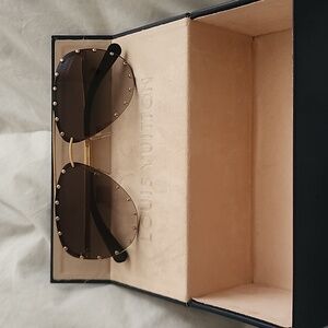 Sun glass
